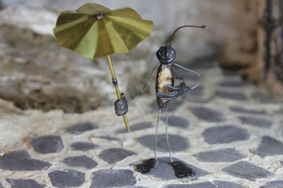    Esernyős bogár - Bug with an umbrella